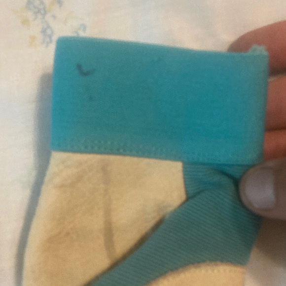 Women's Gloves - Picture 12 of 17